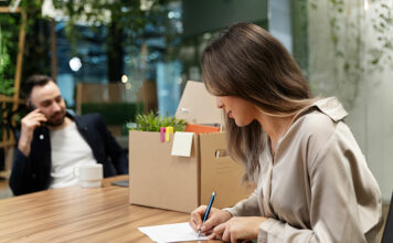 퇴사 통보 기간, 언제 말해야 할까? 퇴사 통보 기간, 언제 말해야 할까?